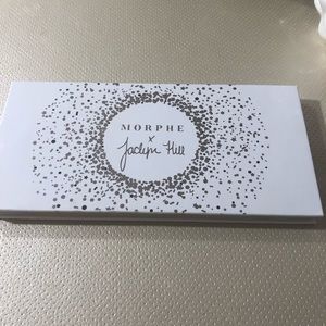 Jaclyn Hill dark magic palette